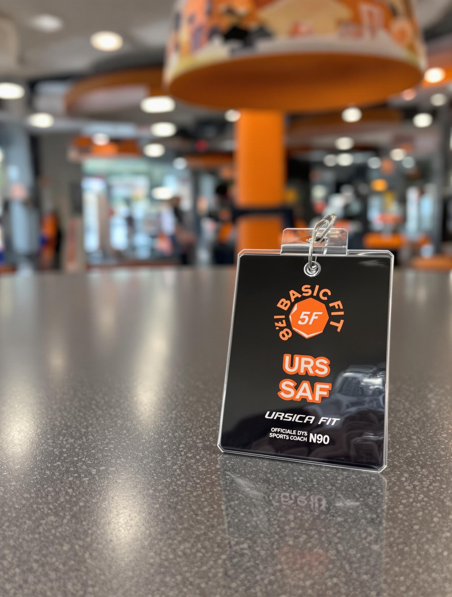 Badge officiel coach sportif Basic Fit avec numéro URSSAF