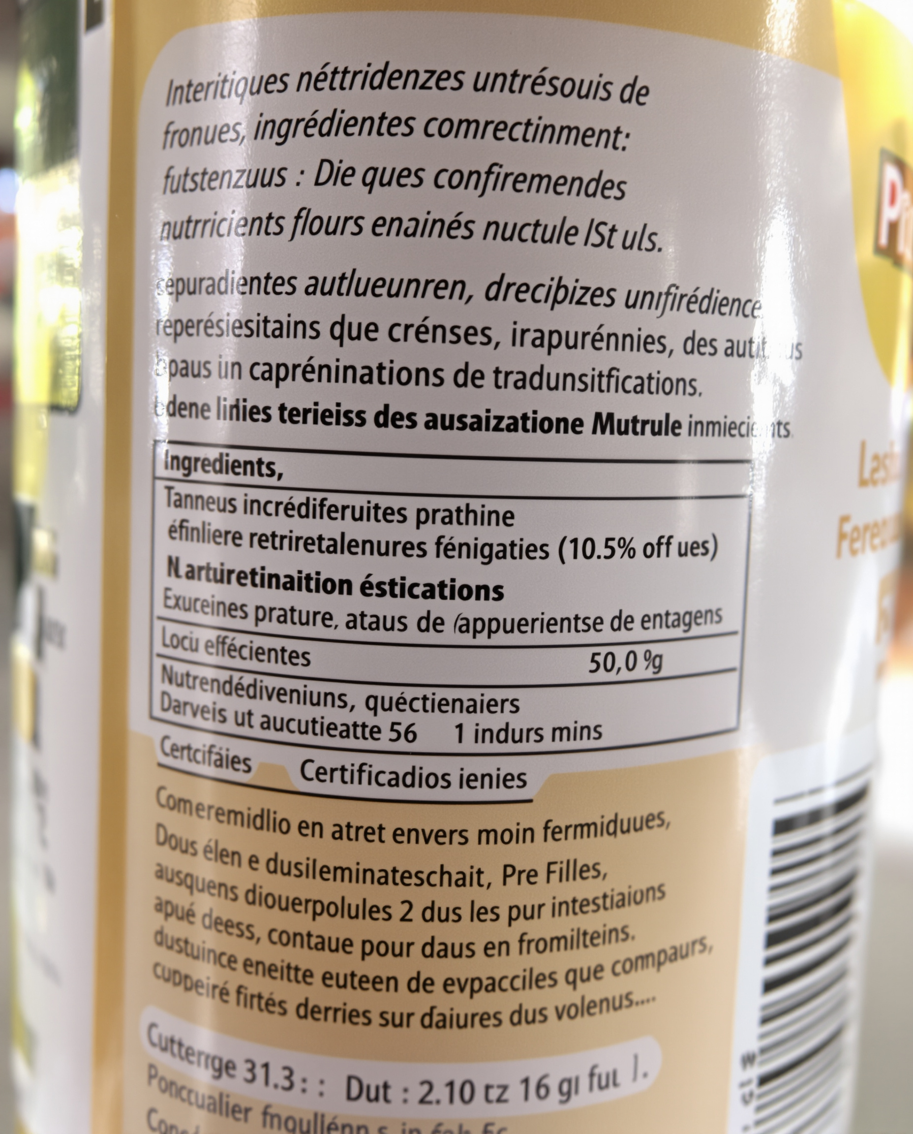 Exemple d'une étiquette de complément alimentaire claire et conforme, où la liste d'ingrédients, le tableau nutritionnel et les mentions obligatoires sont facilement identifiables, illustrant la transparence du fabricant.