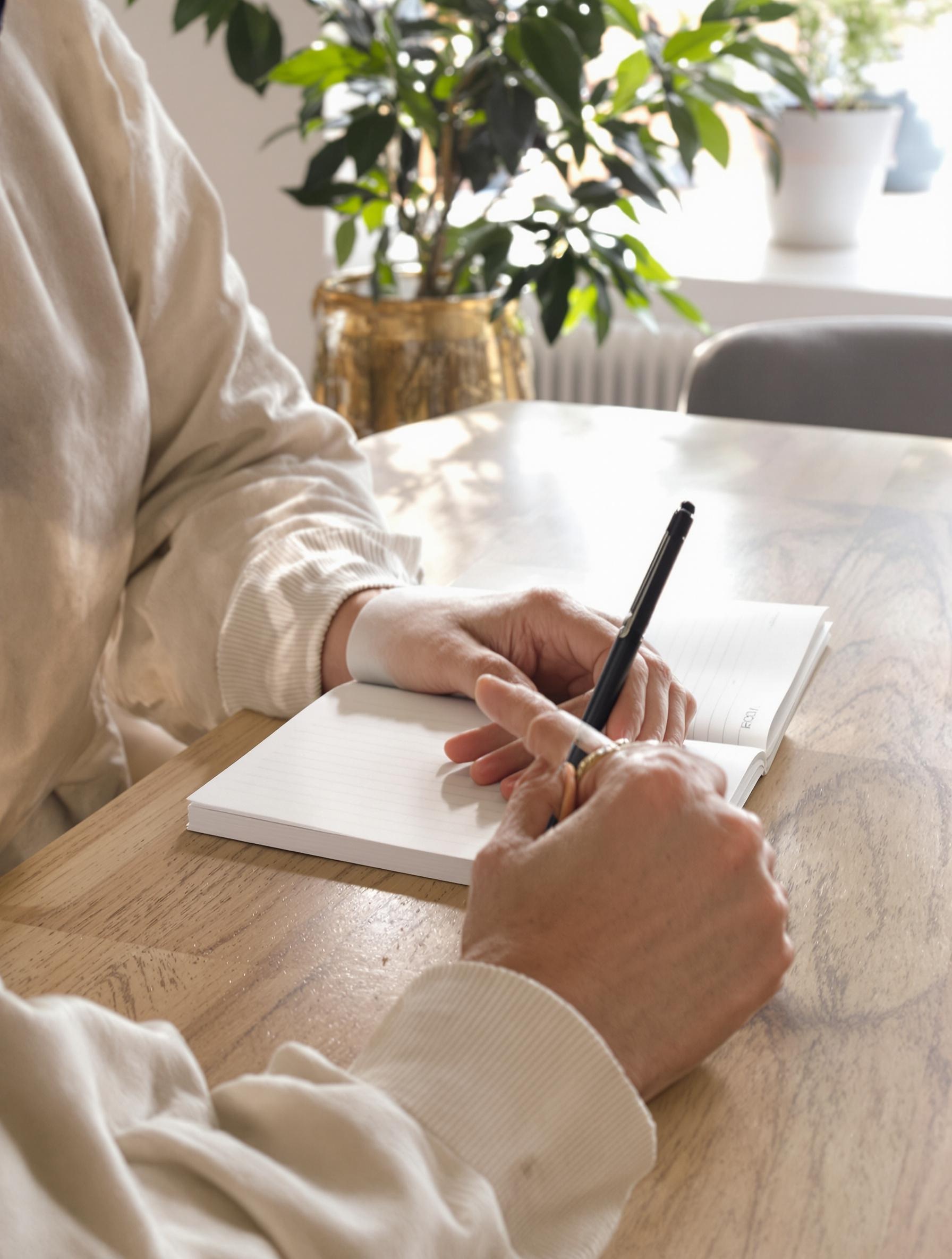 Planifier son parcours santé avec carnet et stylo