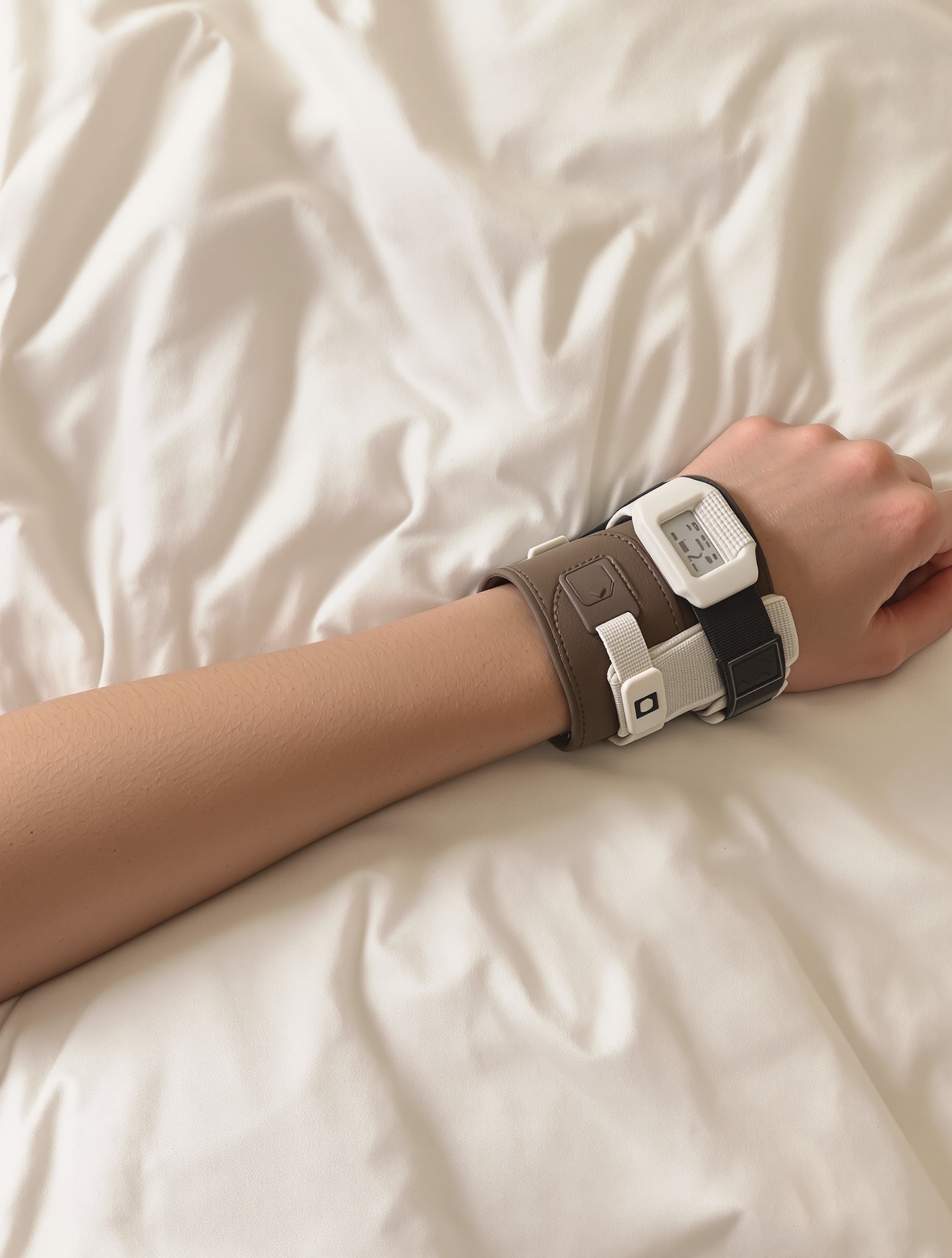 position de sommeil bras tendu attelle poignet prévention nerf cubital